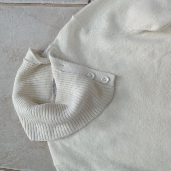 Gap women's size small coral and cream color block sweater - Picture 2 of 5